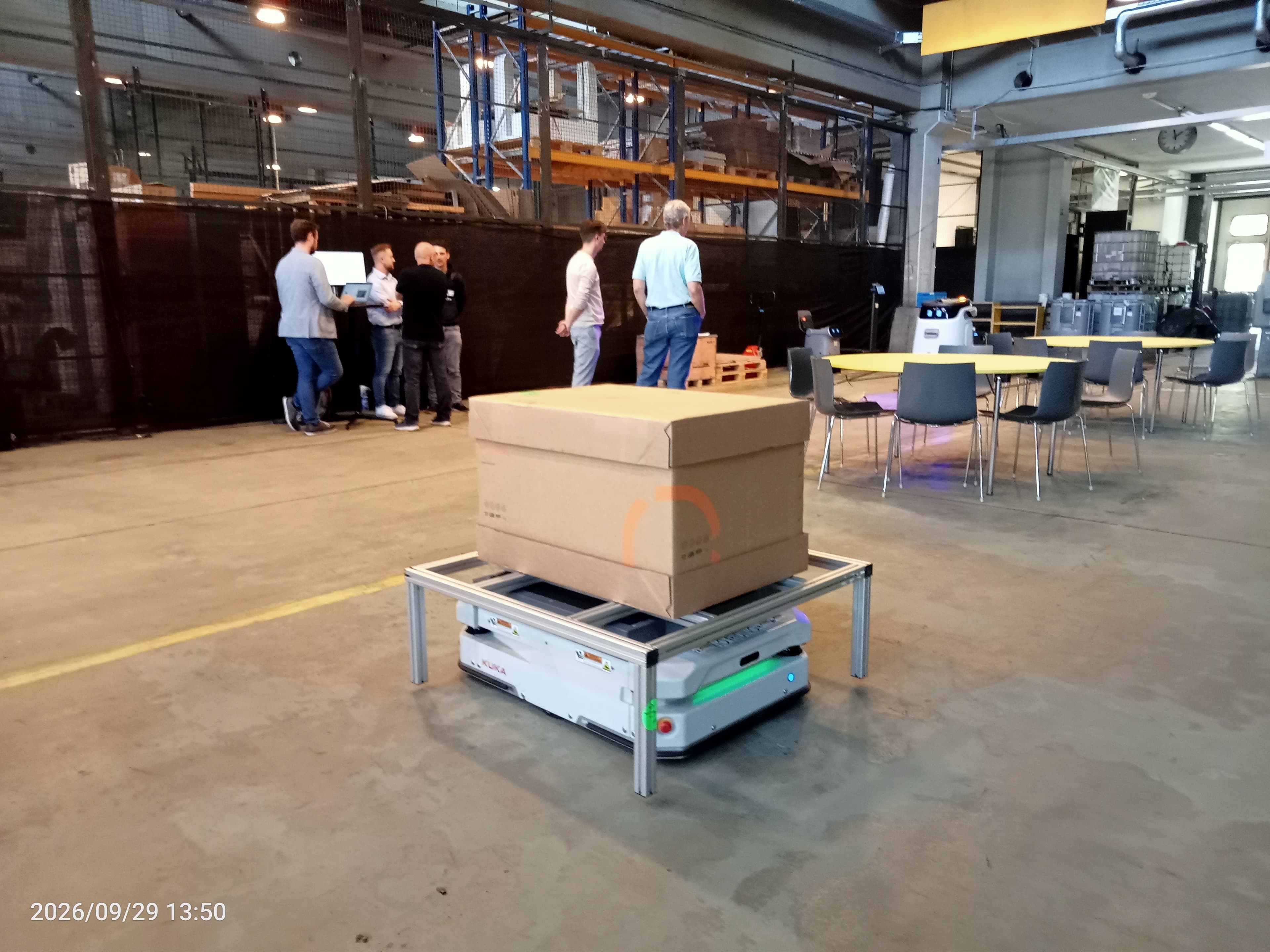 Logistik der Zukunft zum Anfassen: Robotik, E-Lkw und neue Energielösungen