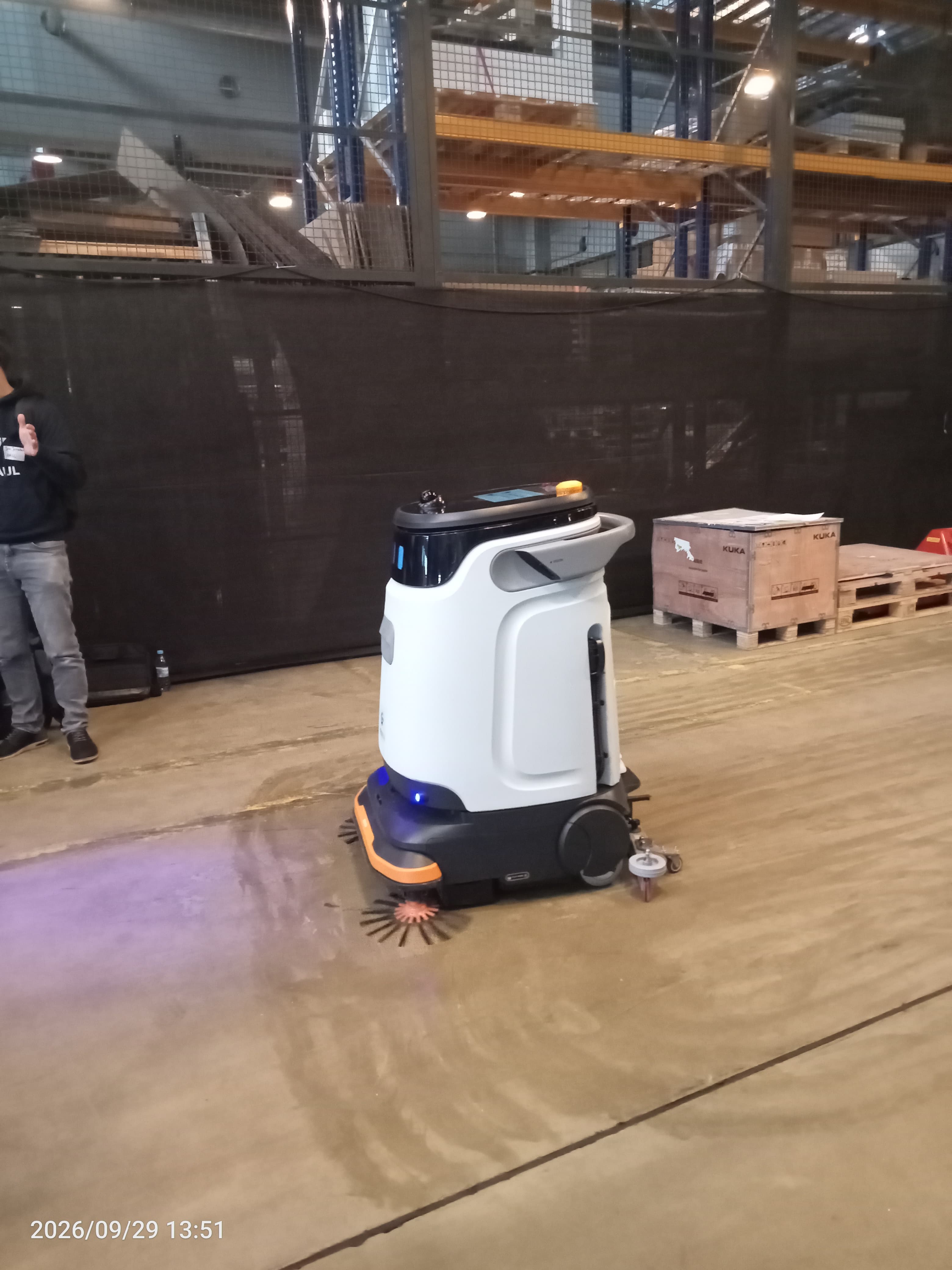 Logistik der Zukunft zum Anfassen: Robotik, E-Lkw und neue Energielösungen