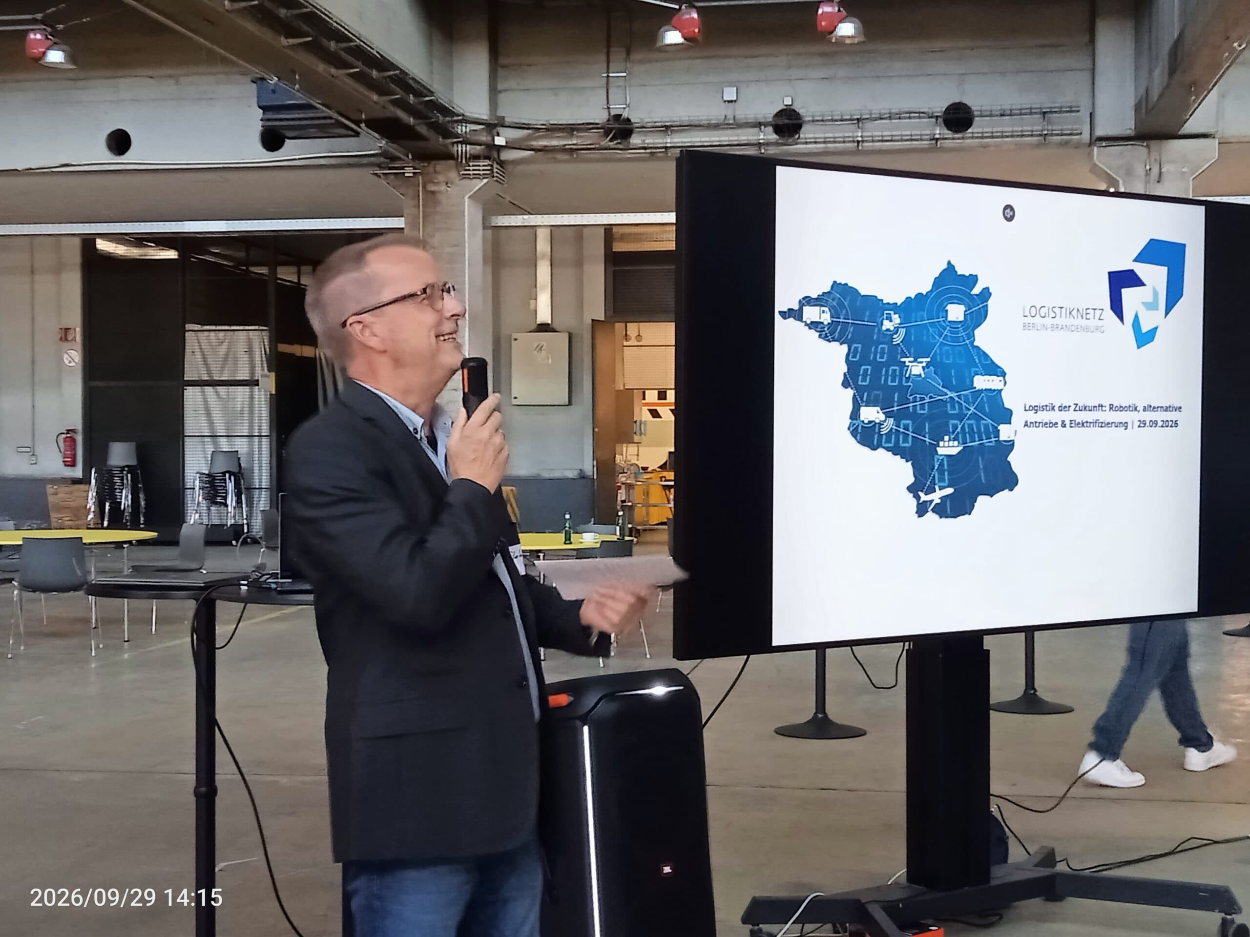 Logistik der Zukunft zum Anfassen: Robotik, E-Lkw und neue Energielösungen